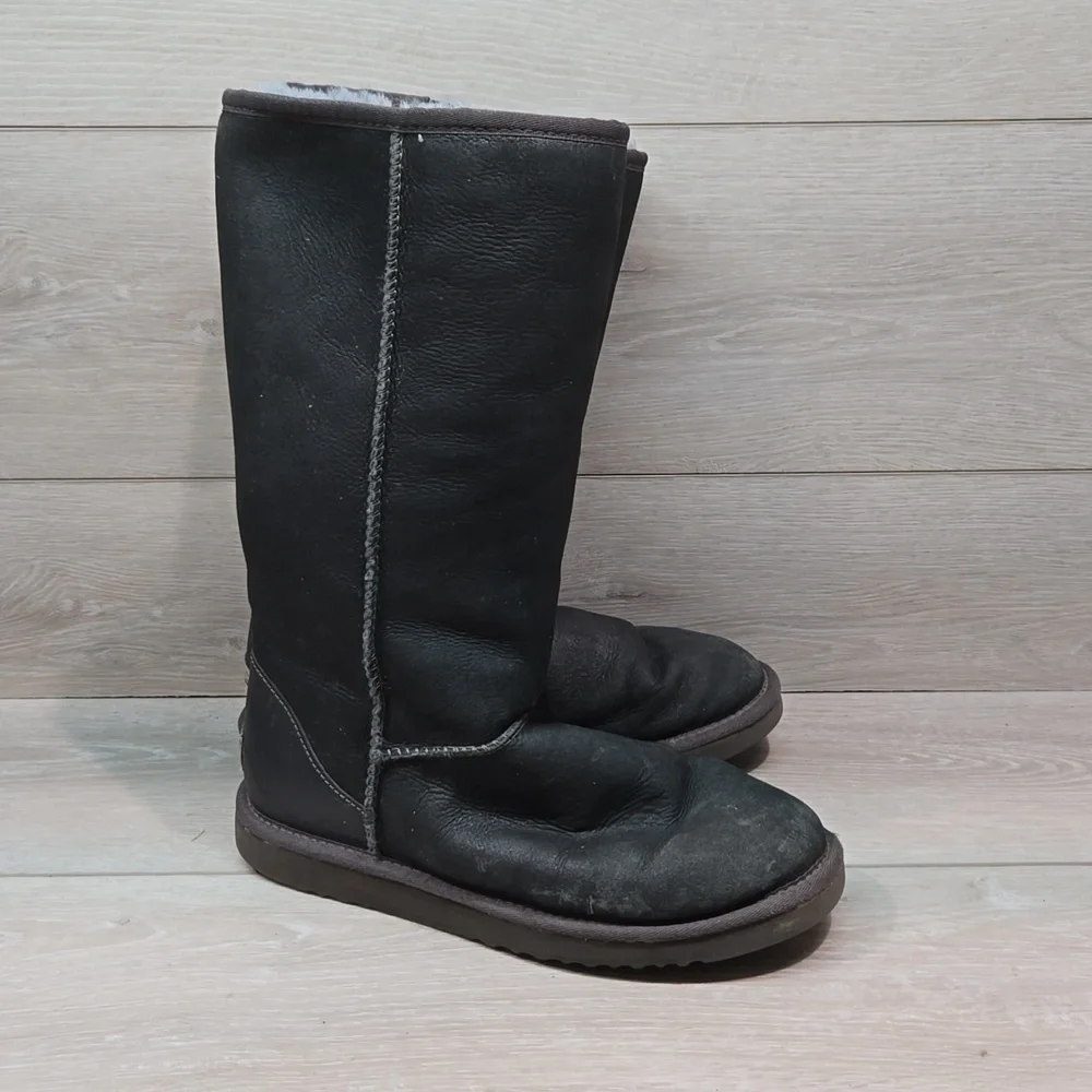 Ugg Australia Women Classic Tall 5823 Leather Sheepskin Boots shoes sz 8